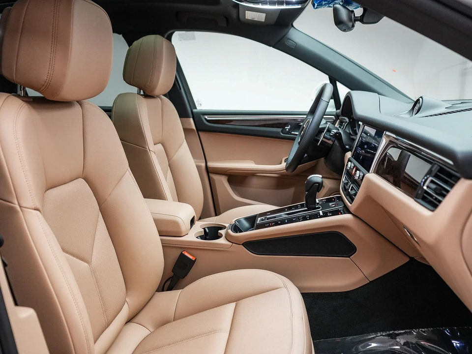 2026 Porsche Macan - Image 20 of 31