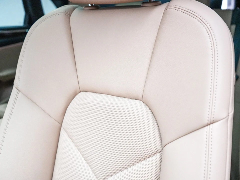 2026 Porsche Macan - Image 29 of 31