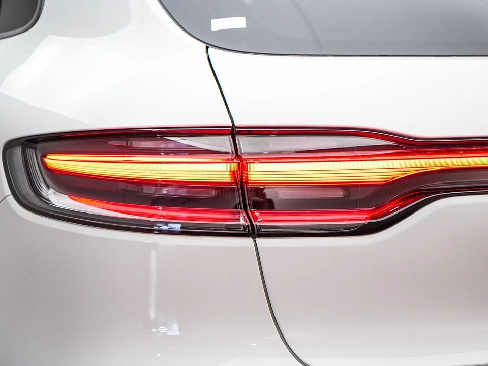 2026 Porsche Macan - Image 8 of 31