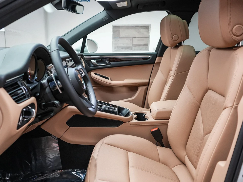 2026 Porsche Macan - Image 21 of 31