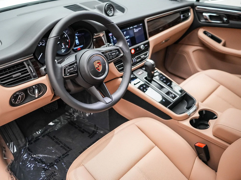 2026 Porsche Macan - Image 4 of 31