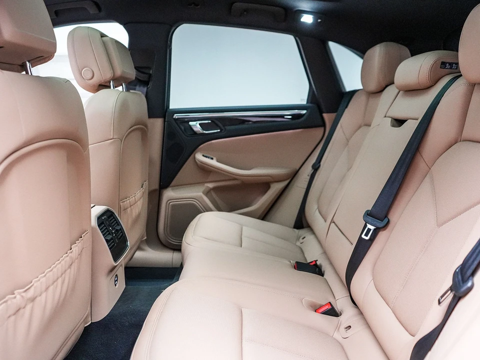 2026 Porsche Macan - Image 22 of 31