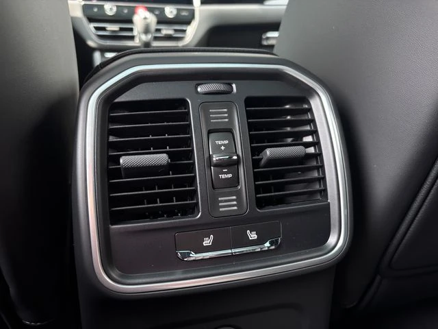 2026 Porsche Macan - Image 24 of 28