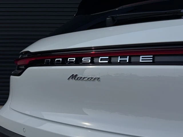 2026 Porsche Macan - Image 27 of 28