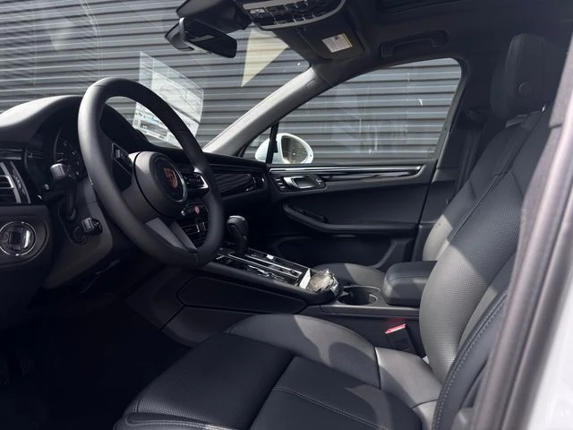 2026 Porsche Macan - Image 4 of 28