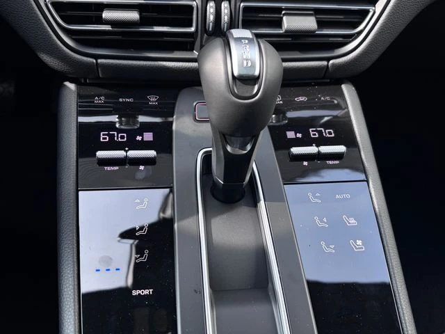 2026 Porsche Macan - Image 21 of 28