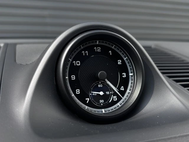 2026 Porsche Macan - Image 20 of 28