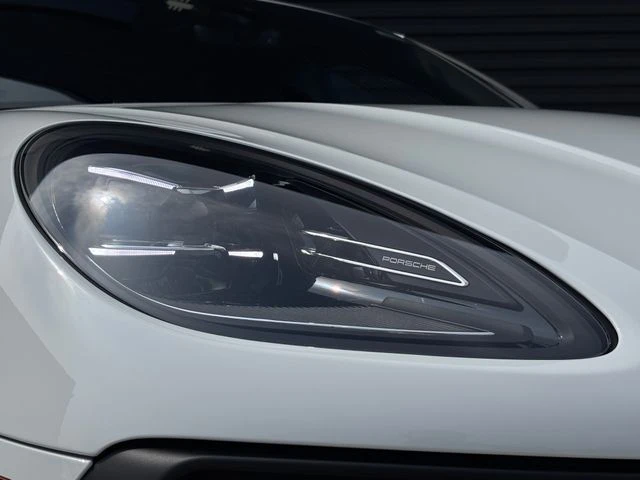 2026 Porsche Macan - Image 12 of 28
