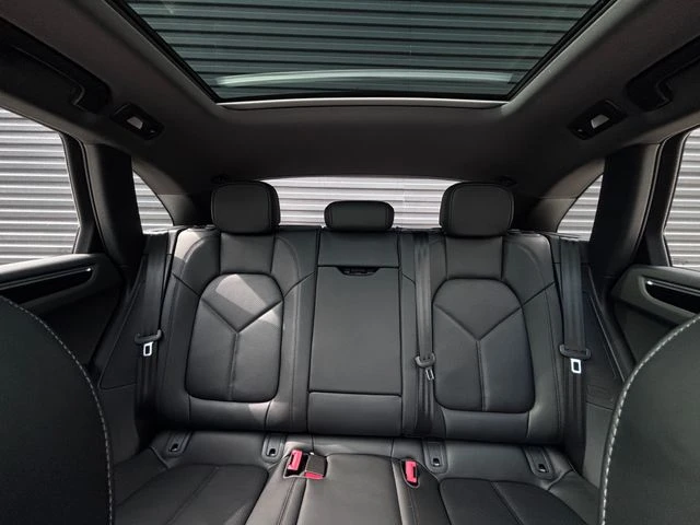 2026 Porsche Macan - Image 25 of 28