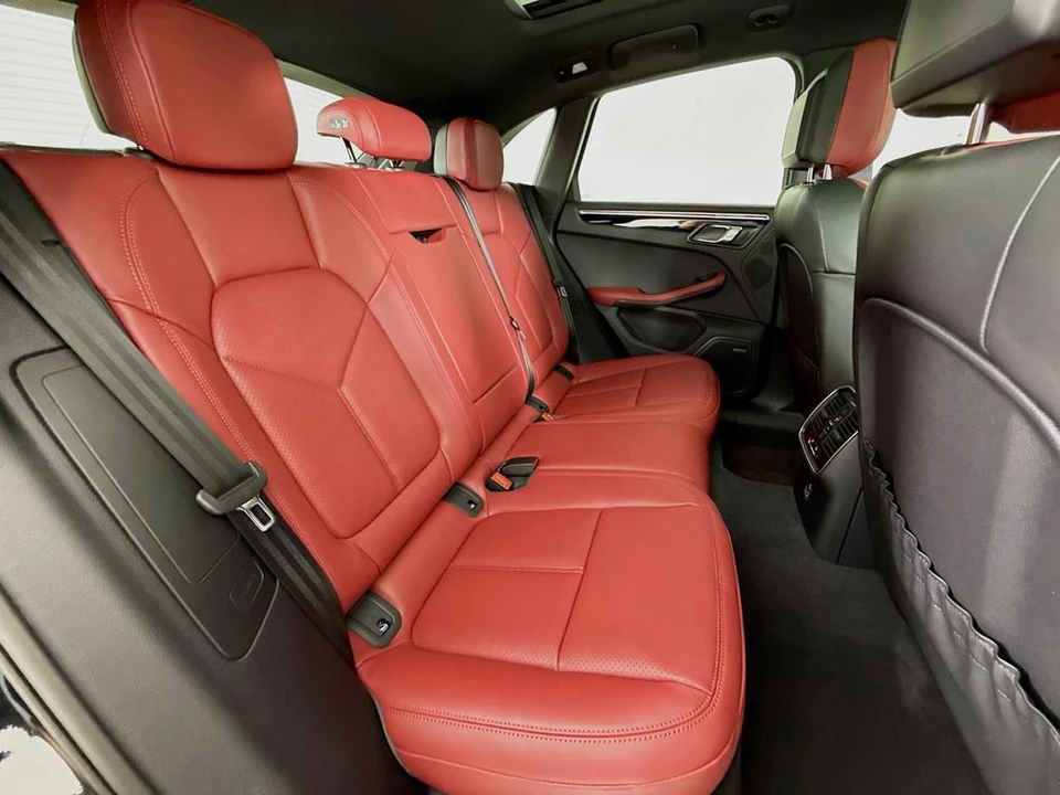 2026 Porsche Macan - Image 30 of 31