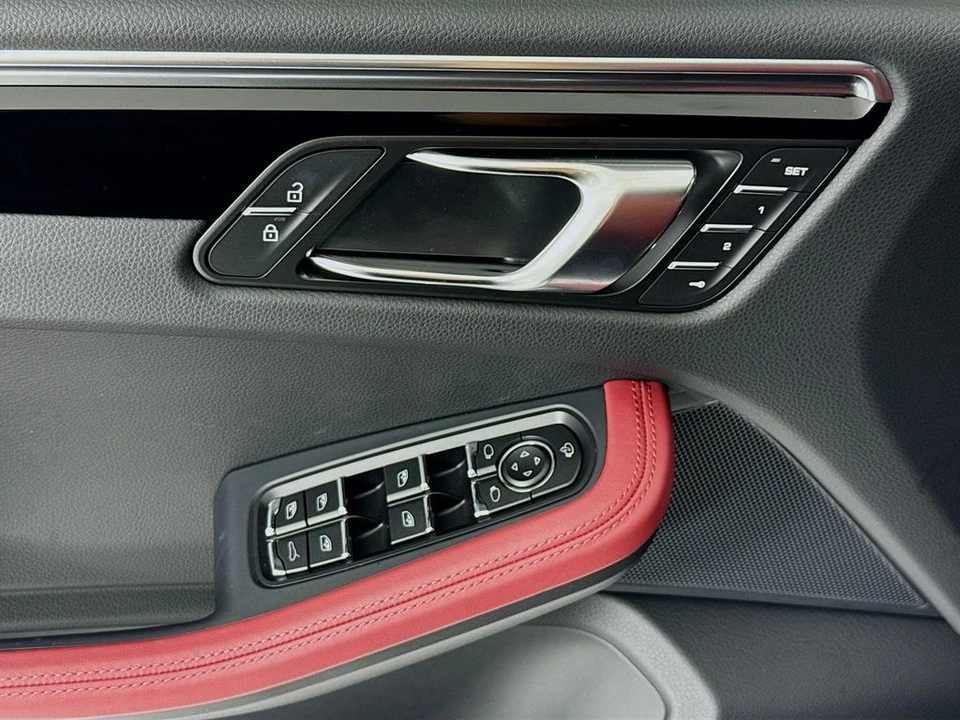 2026 Porsche Macan - Image 11 of 31
