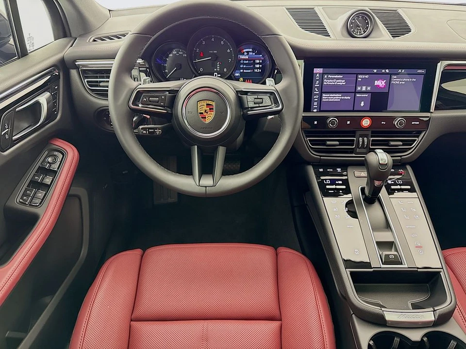 2026 Porsche Macan - Image 25 of 31