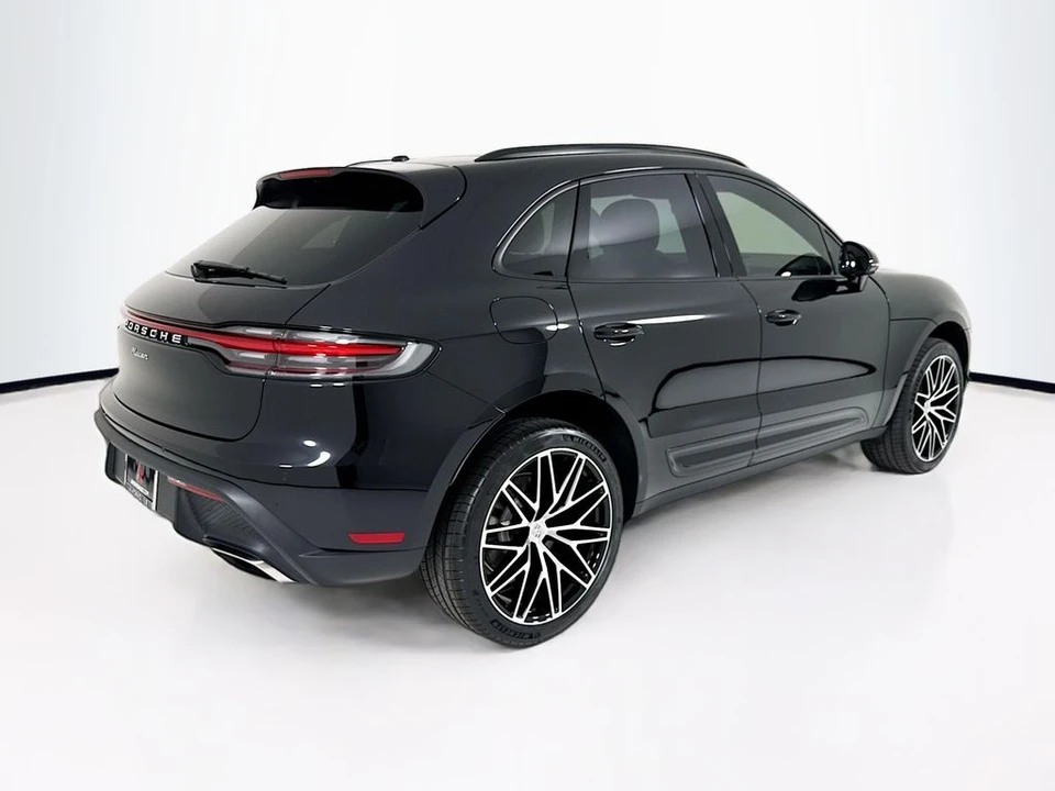 2026 Porsche Macan - Image 9 of 31