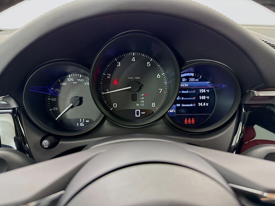2026 Porsche Macan - Image 16 of 31