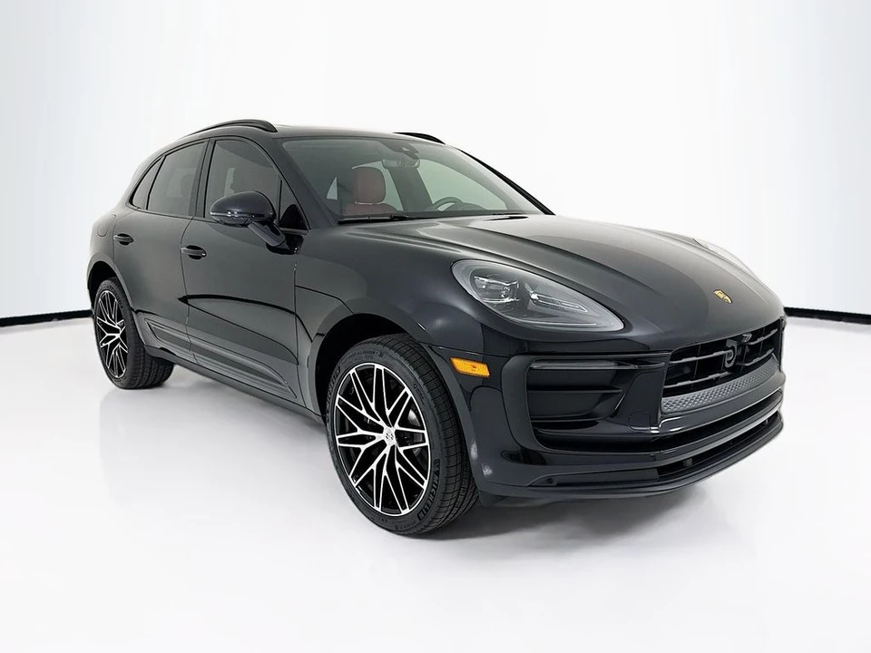 2026 Porsche Macan - Image 7 of 31