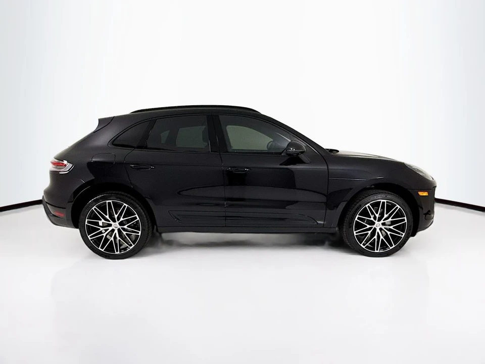 2026 Porsche Macan - Image 8 of 31