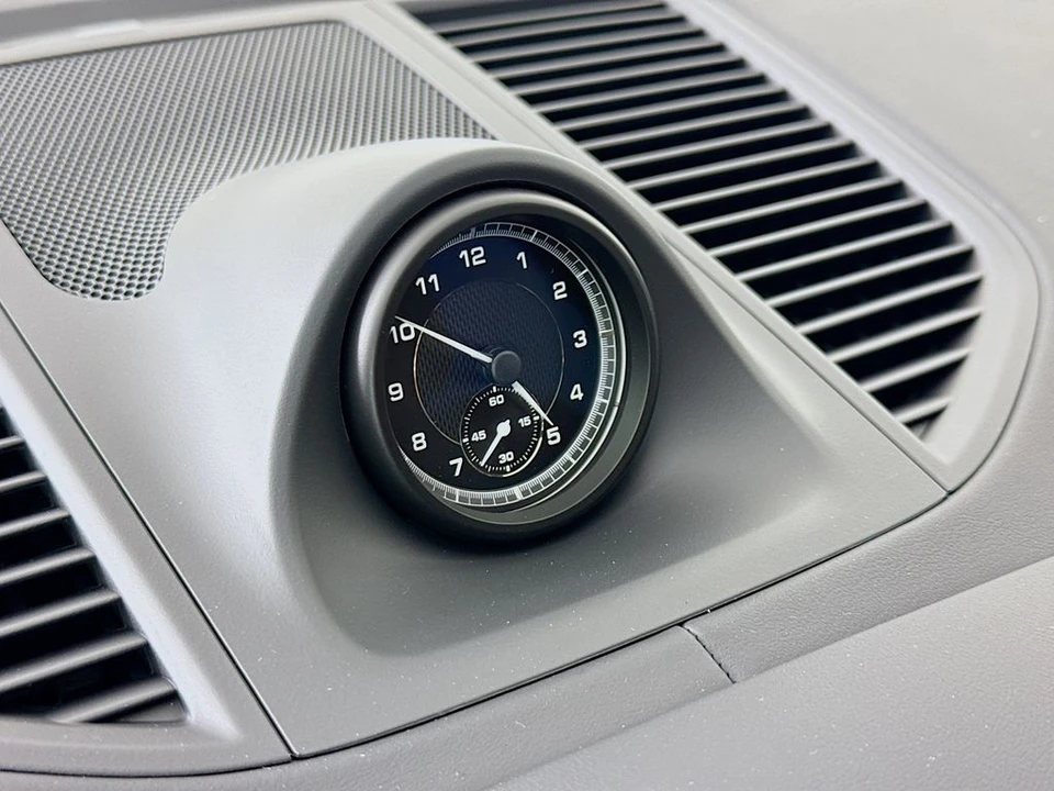 2026 Porsche Macan - Image 17 of 31