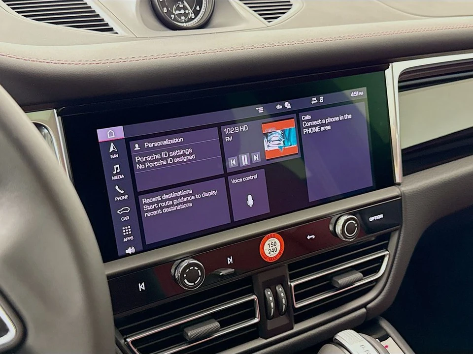 2026 Porsche Macan - Image 18 of 31