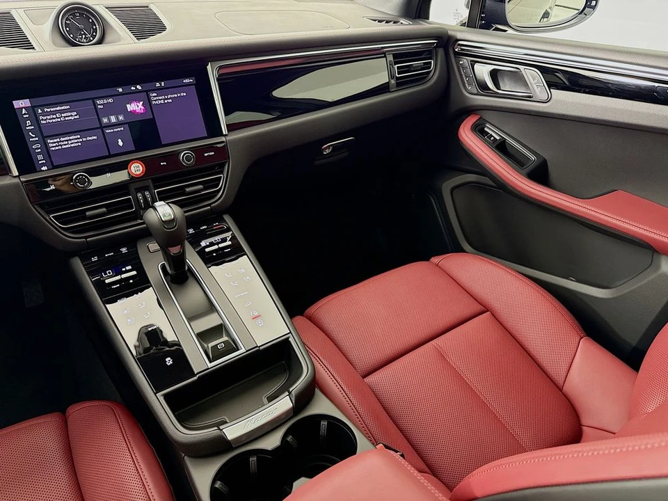 2026 Porsche Macan - Image 26 of 31