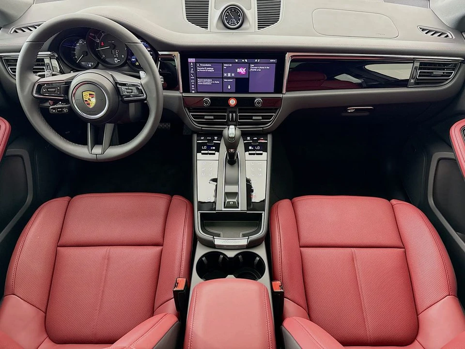 2026 Porsche Macan - Image 27 of 31