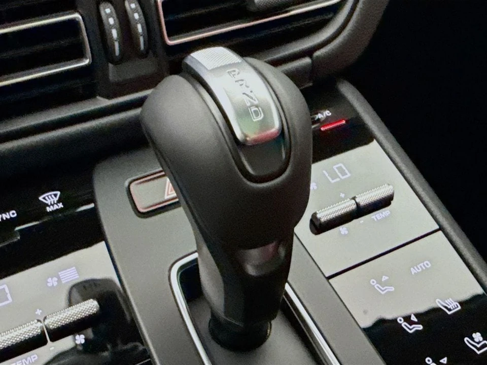 2026 Porsche Macan - Image 21 of 31