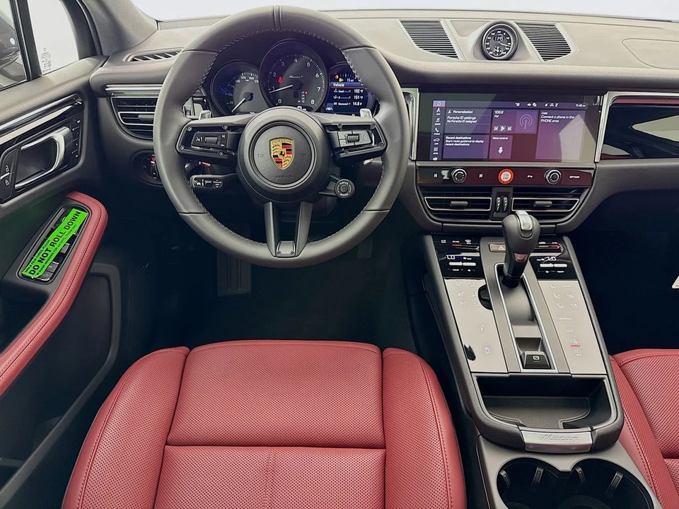 2026 Porsche Macan - Image 27 of 31