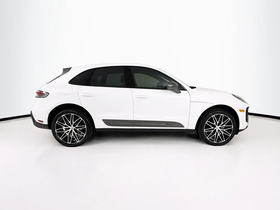 2026 Porsche Macan - Image 8 of 31