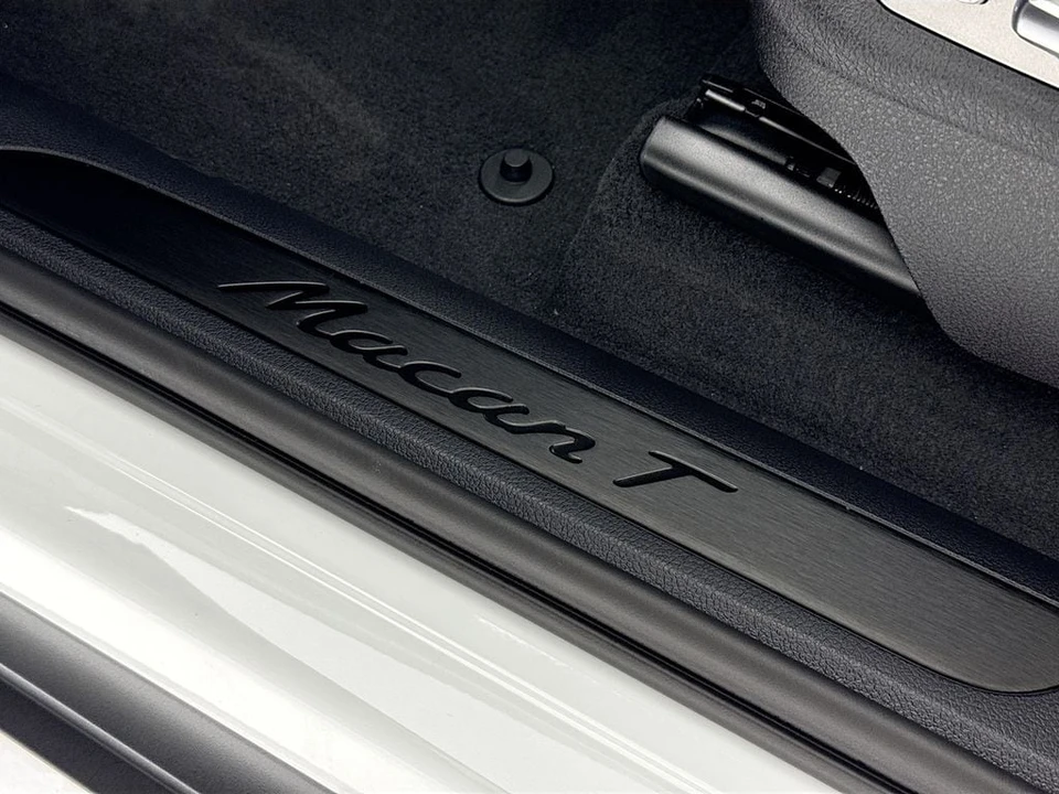 2026 Porsche Macan - Image 12 of 31