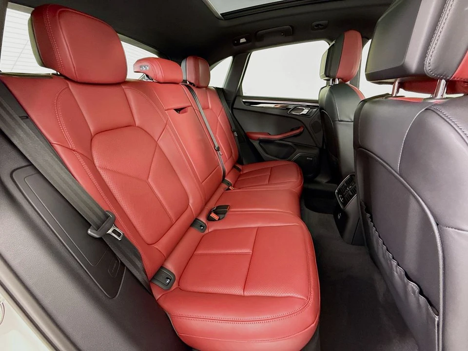 2026 Porsche Macan - Image 31 of 31