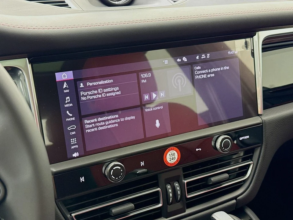 2026 Porsche Macan - Image 20 of 31