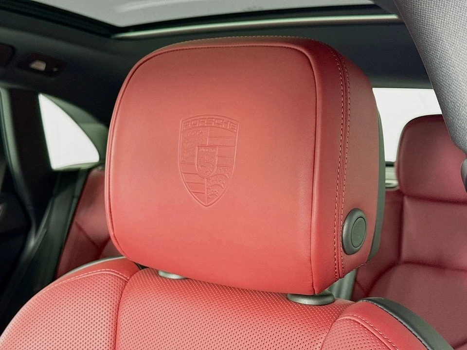 2026 Porsche Macan - Image 15 of 31