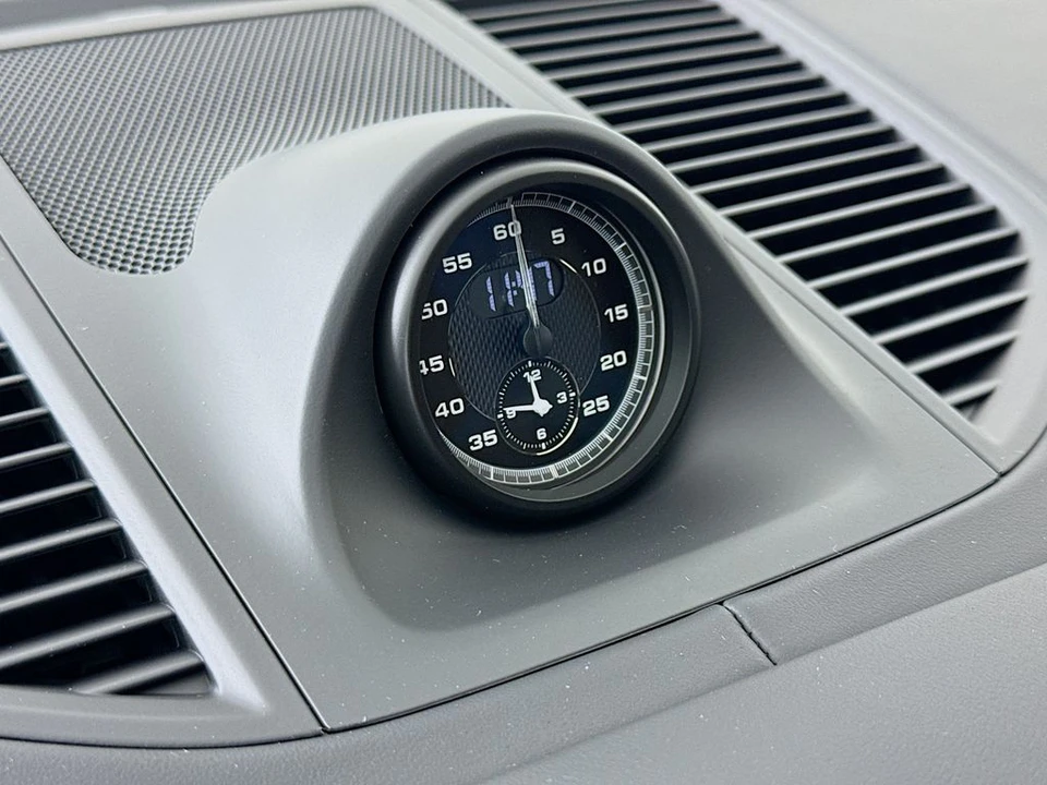 2026 Porsche Macan - Image 19 of 31