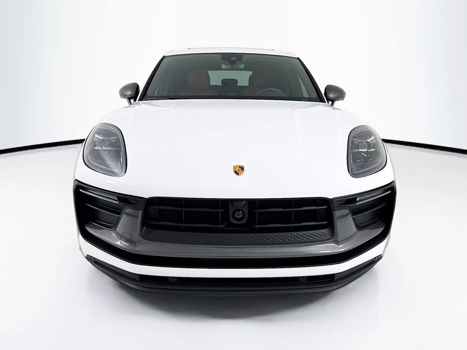 2026 Porsche Macan - Image 6 of 31