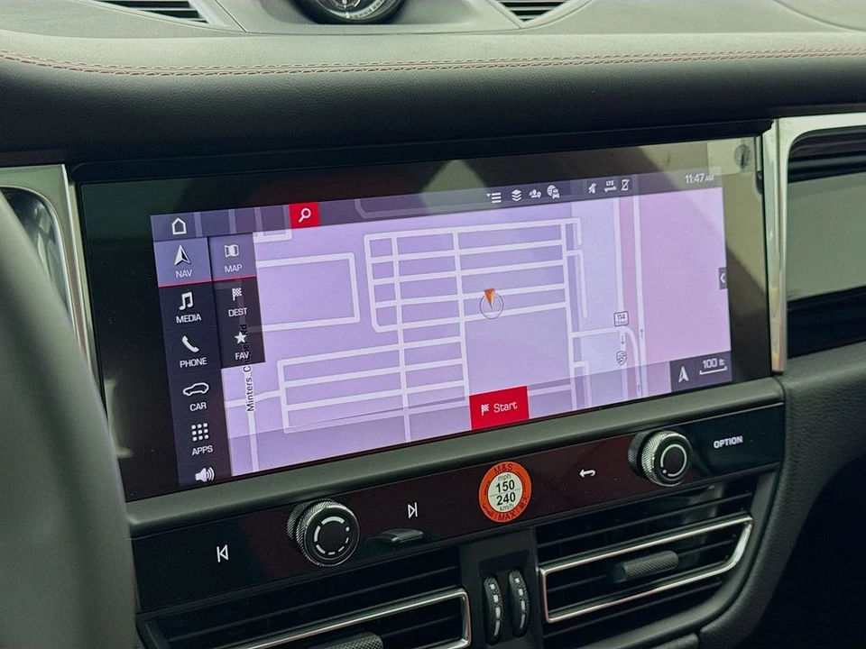 2026 Porsche Macan - Image 21 of 31