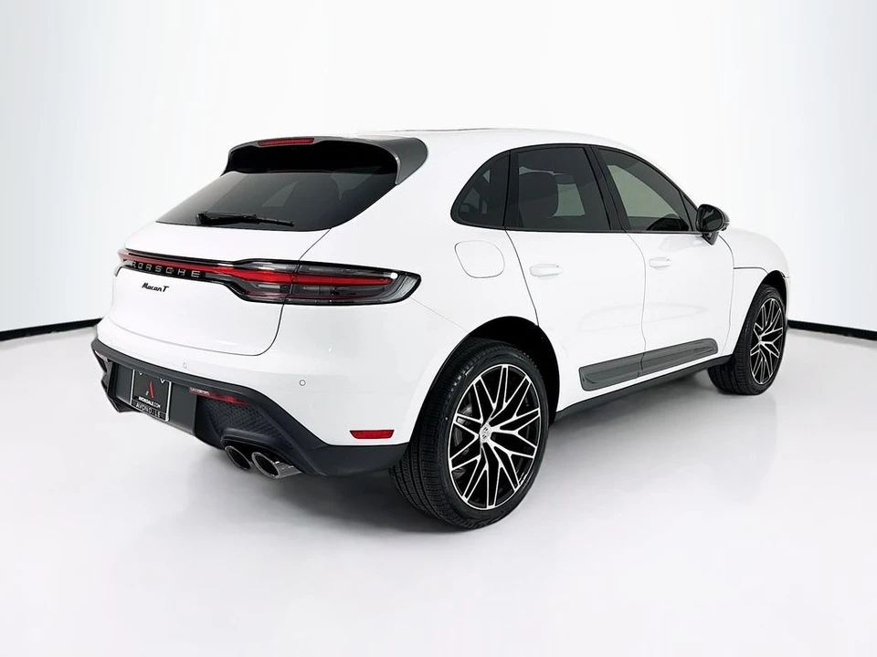 2026 Porsche Macan - Image 9 of 31