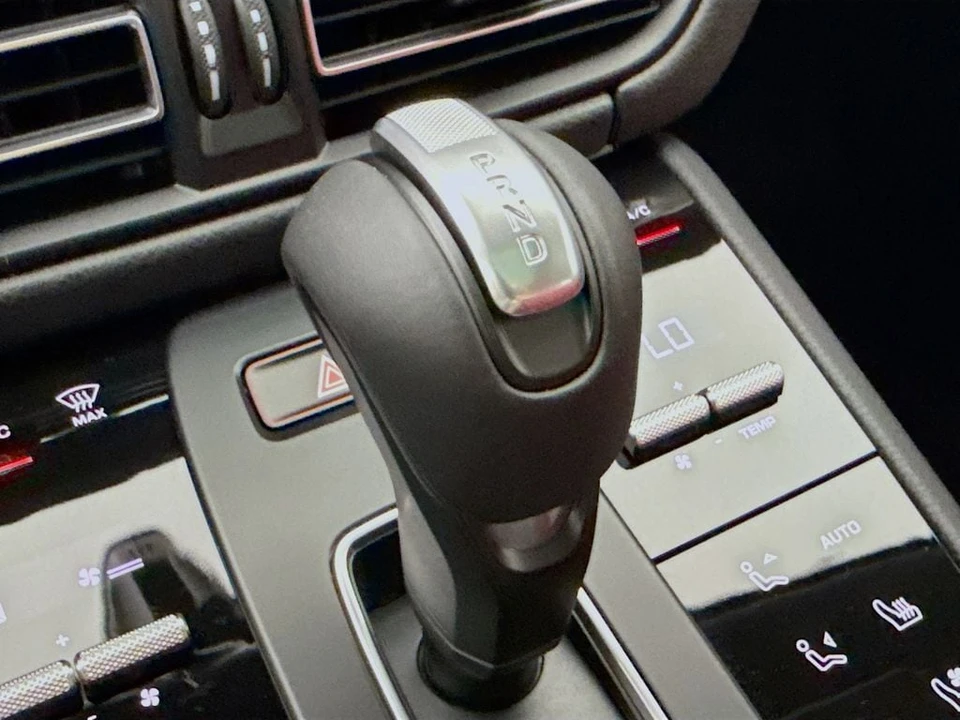 2026 Porsche Macan - Image 23 of 31