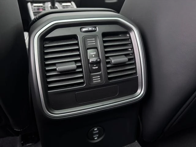 2026 Porsche Macan - Image 25 of 29