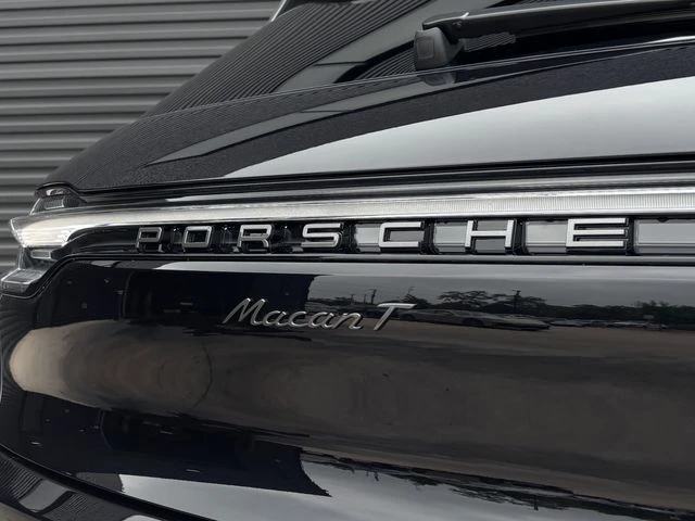 2026 Porsche Macan - Image 28 of 29