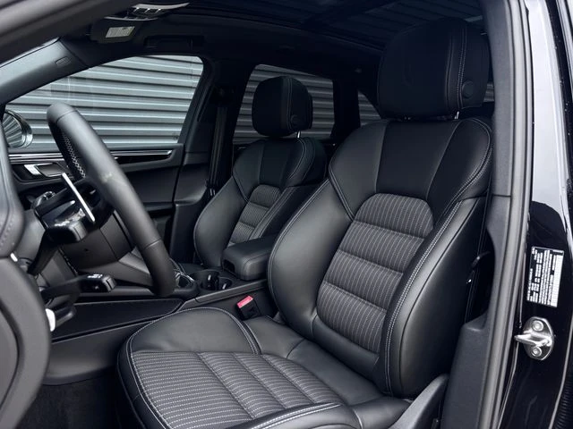 2026 Porsche Macan - Image 5 of 29