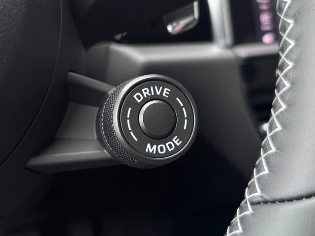 2026 Porsche Macan - Image 18 of 29