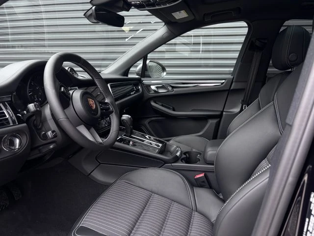 2026 Porsche Macan - Image 4 of 29