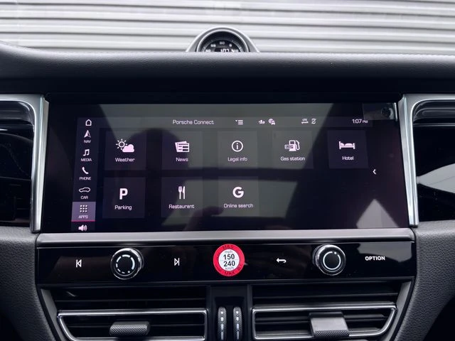 2026 Porsche Macan - Image 19 of 29