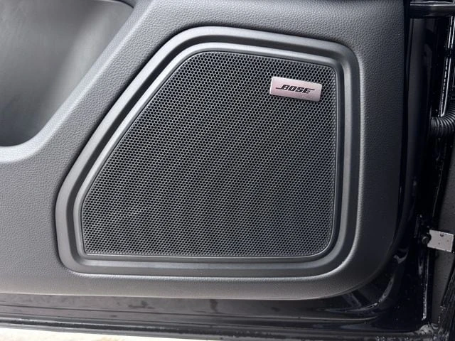 2026 Porsche Macan - Image 24 of 29