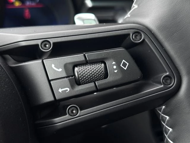 2026 Porsche Macan - Image 17 of 29