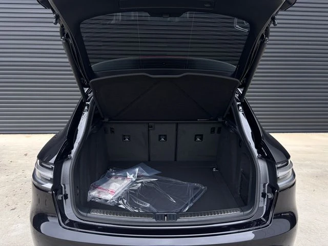 2026 Porsche Macan - Image 27 of 29