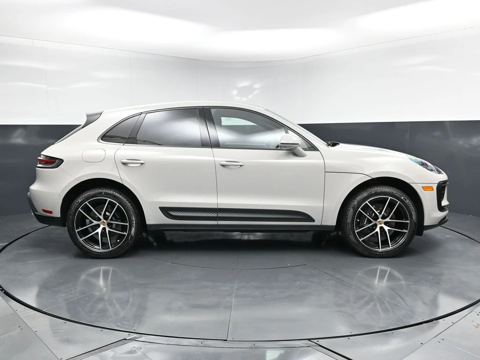 2026 Porsche Macan - Image 10 of 31