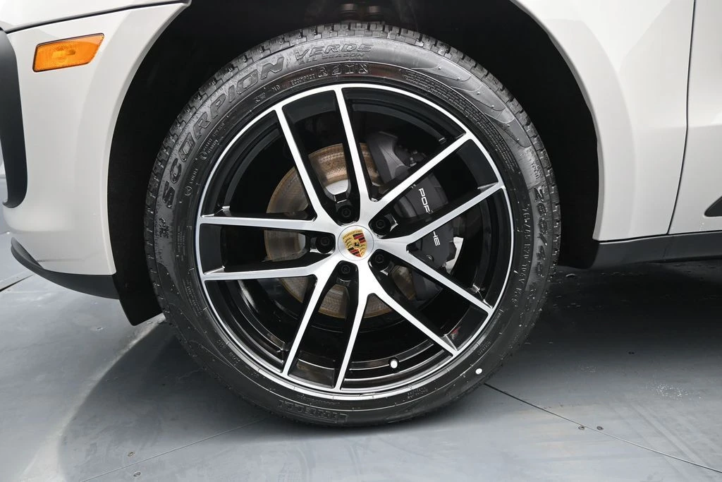 2026 Porsche Macan - Image 7 of 31
