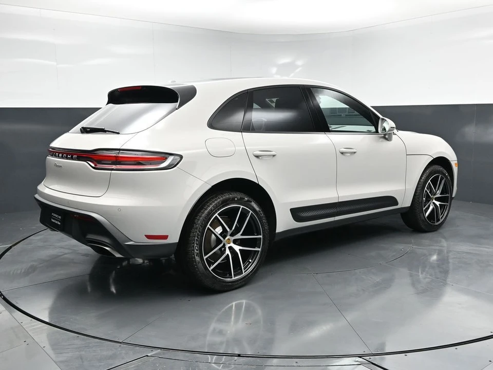 2026 Porsche Macan - Image 9 of 31