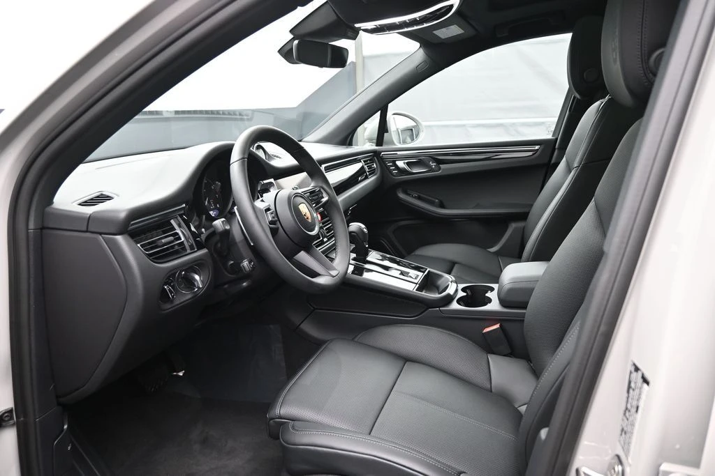 2026 Porsche Macan - Image 5 of 31