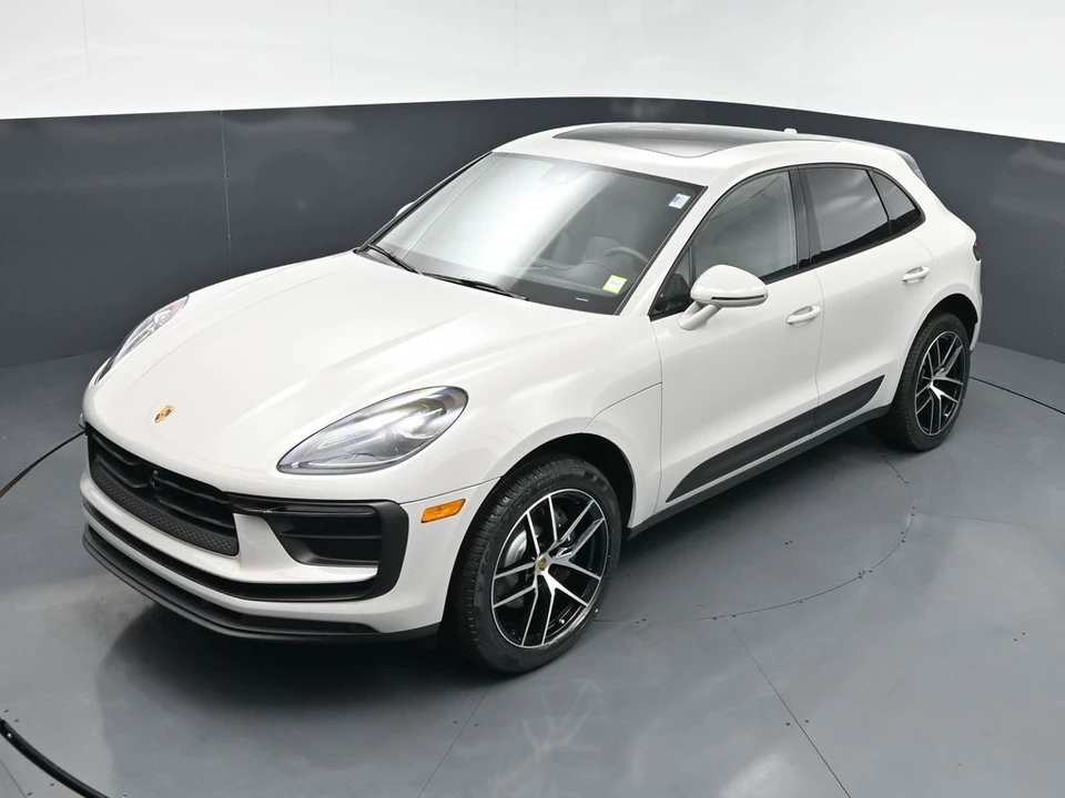 2026 Porsche Macan - Image 13 of 31